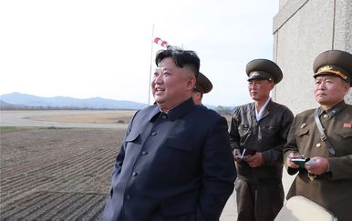 Для северокорейского лидера Ким Чен Сама часто говорят, что на него влияют несколько влиятельных женщин
